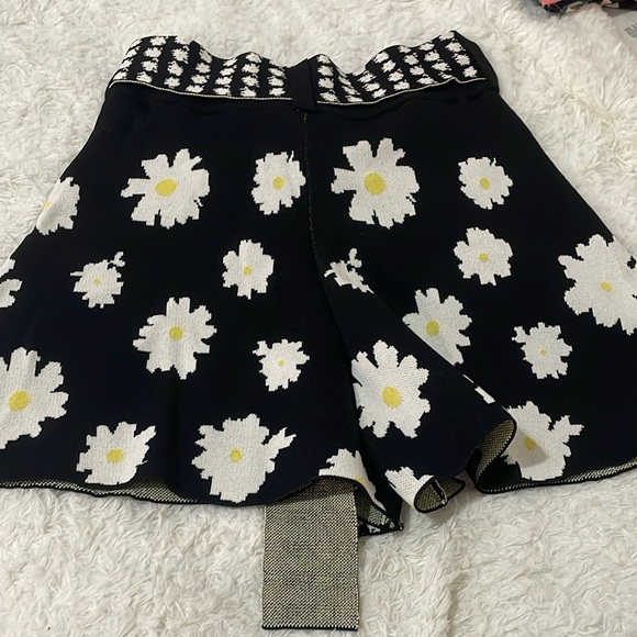 Sandro Paris-maje Floral Black and White Women's Shorts - Picture 8 of 16